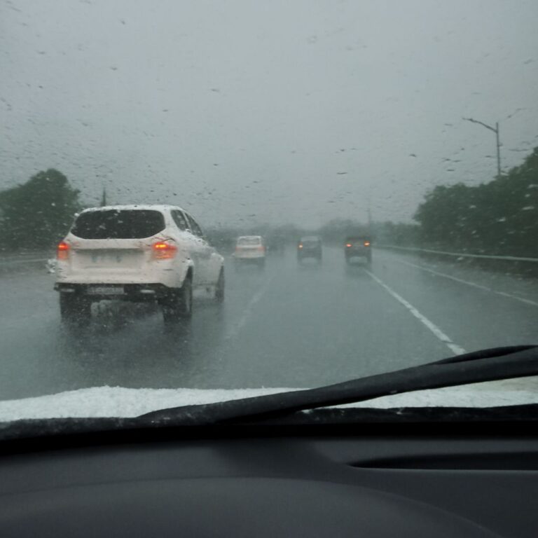 Hydroplane Car: What Causes It and What to Do When It Happens