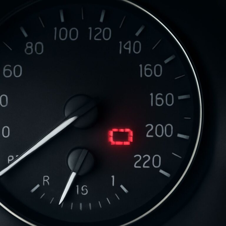 Signs Your Car Battery Is Dying: How to Spot the Warning Early